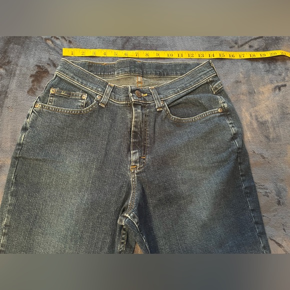 Medium Wash Jeans 99% Cotton 1% Spandex Size 12 - Picture 5 of 8